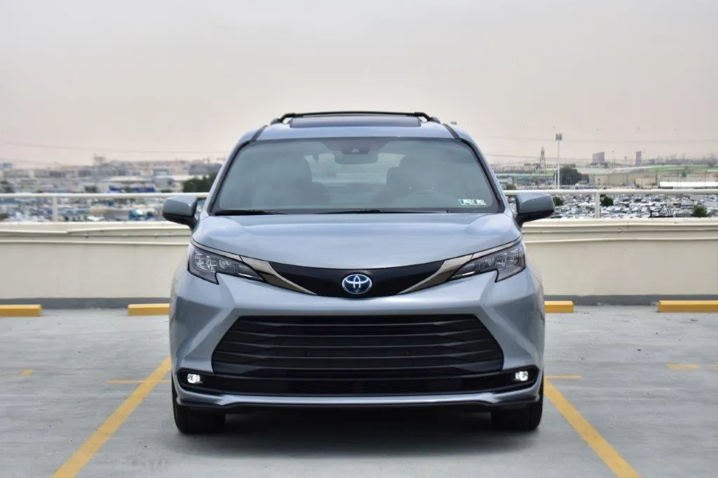 2023 TOYOTA SIENNA XLE WOODLAND EDITION HYBRID 2.5L AWD 8-SEATER AUTOMATIC